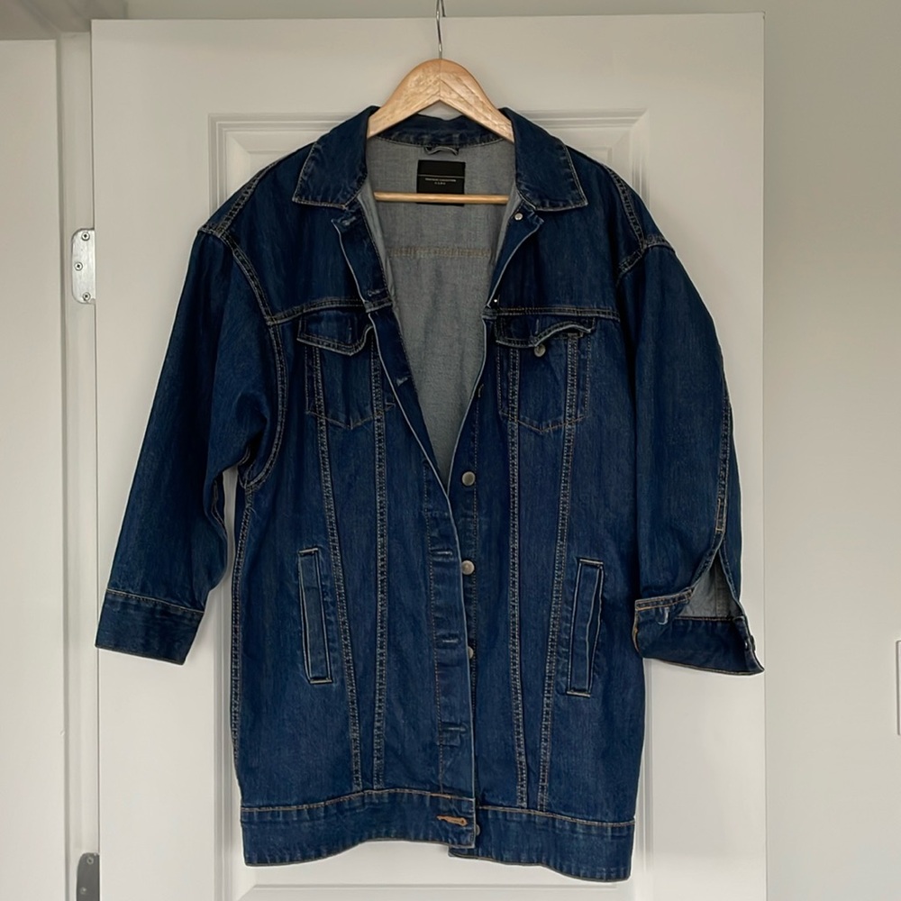 Dark wash denim long line jacket with 3/4 length sleeves. Zara sz M